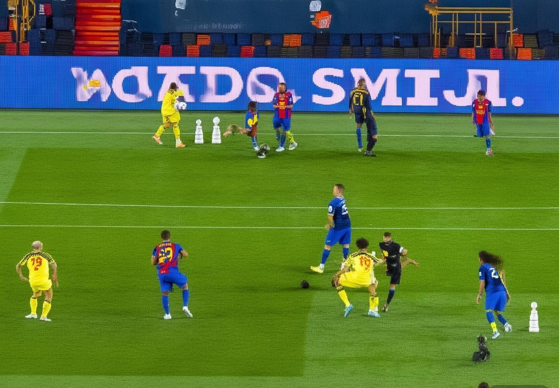 巴塞罗那VS莱万特：战术对决与球星争霸前瞻(图1)